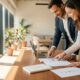 La synastrie des couples qui travaillent ensemble et les défis qui les attendent